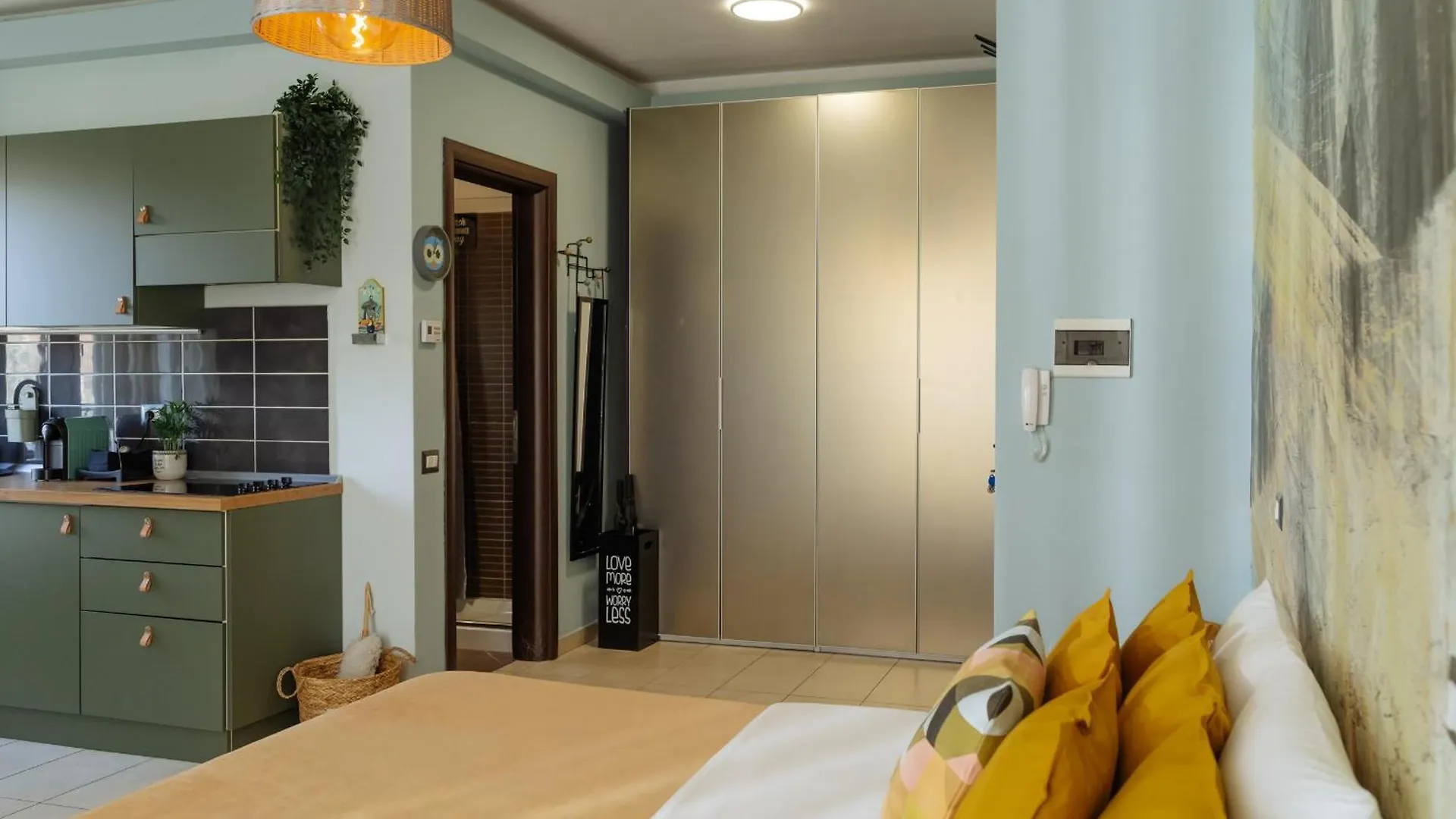 Quiet Studio With Terrace View Bucharest Apartment