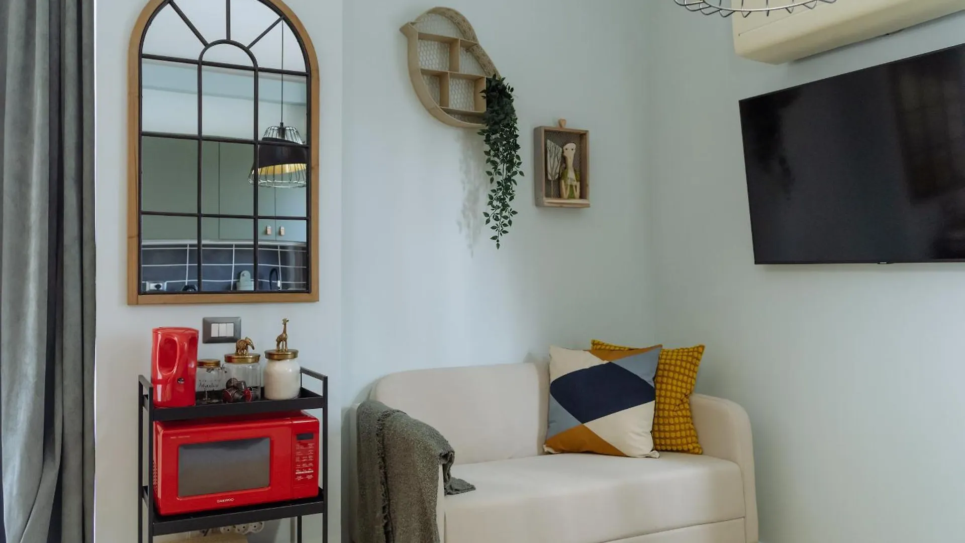 Quiet Studio With Terrace View Bucharest Apartment