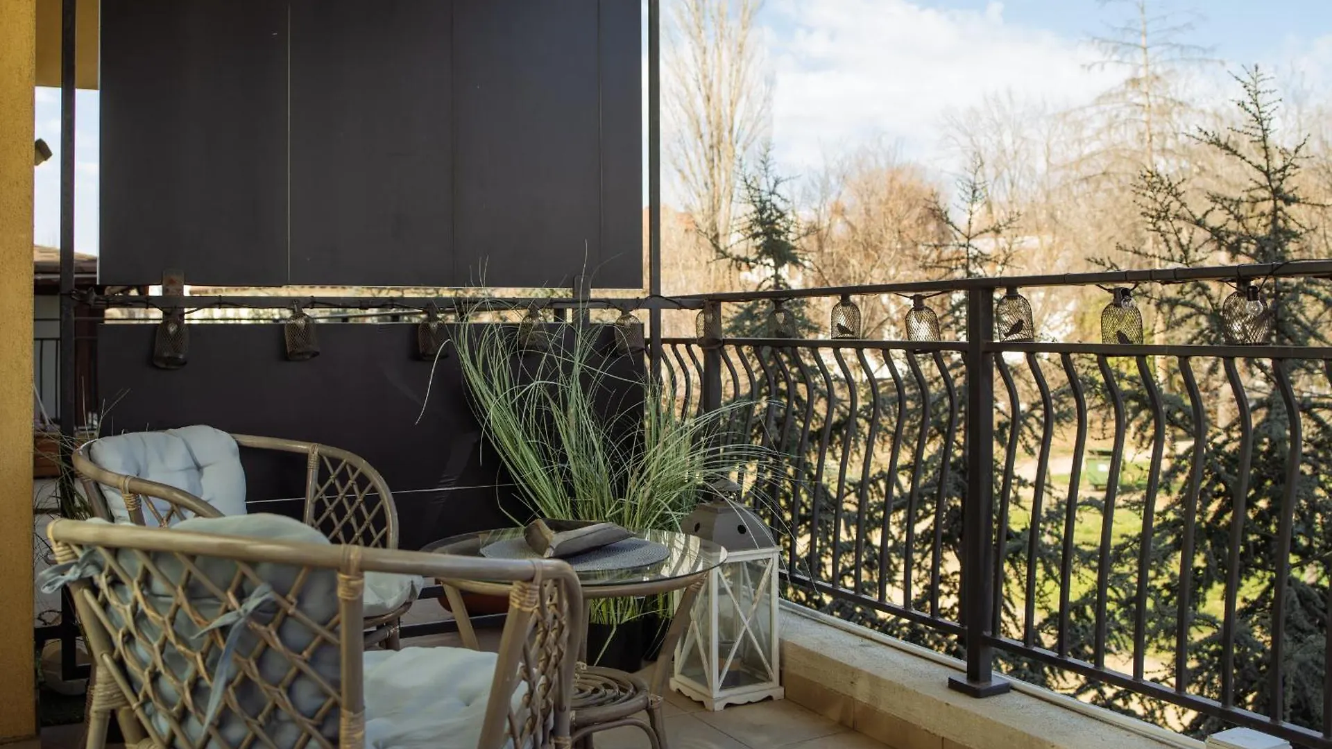 Apartment Quiet Studio With Terrace View Bucharest Romania