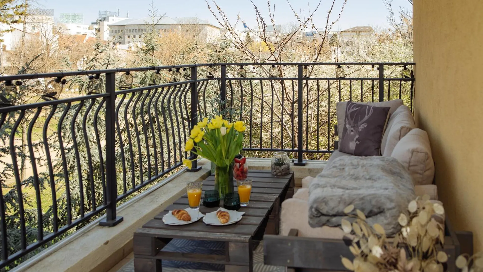 Quiet Studio With Terrace View location